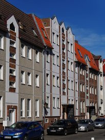 Das Büro des Ortsverbandes kleiner Stadtteil Das Foto zeigt einen Blick auf innerstädtische Plattenbauten der 1980er Jahre in der Altstadt von Stralsund.